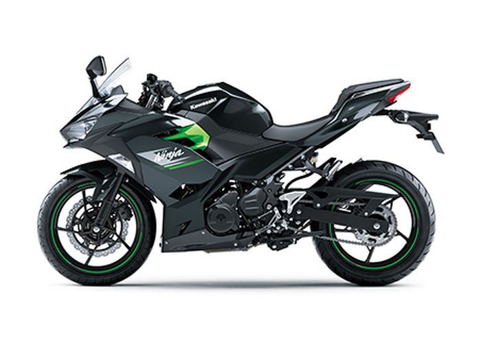 Kawasaki Ninja 250 2023 warna hitam metalik