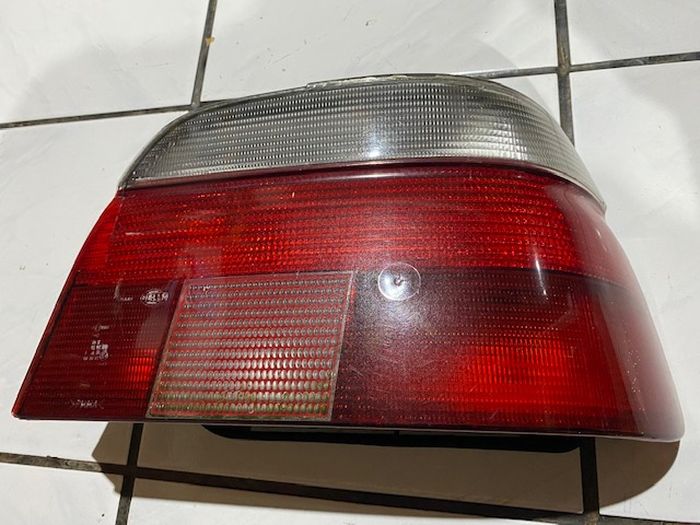 Tambal mika lampu bisa jadi solusi apabila harga lampu barunya mahal