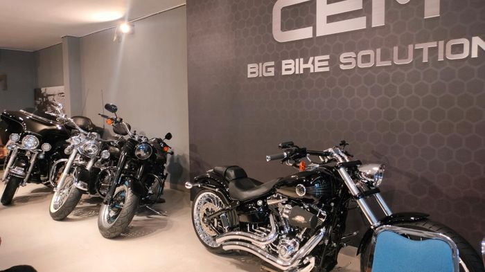 Selain apparel tersedia juga moge di Gasoline Motoworld