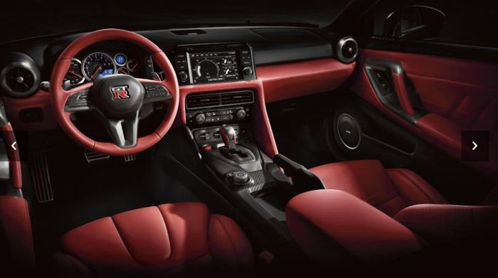 Interior Nissan GT-R 2023.