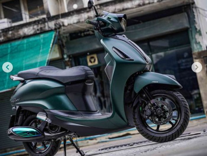 Roda depan sudah diperkuat kaliper rem Brembo dan cakram aftermarket.