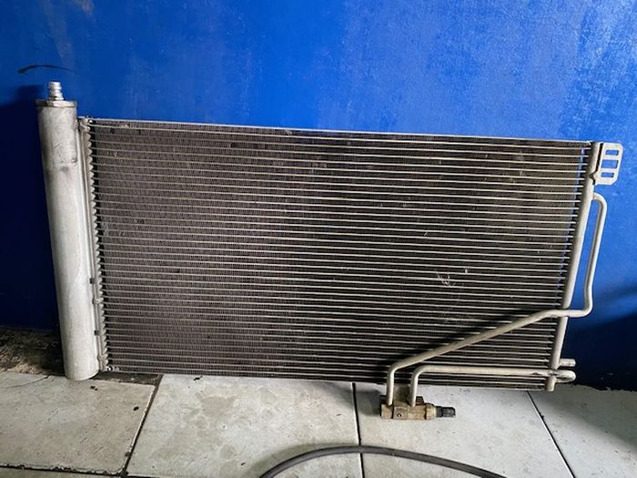 Ilustrasi. Kondensor AC mobil menyatu dengan dryer