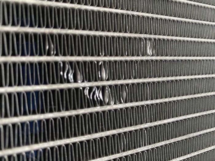 Kisi-kisi kondensor mampet bikin AC kurang dingin