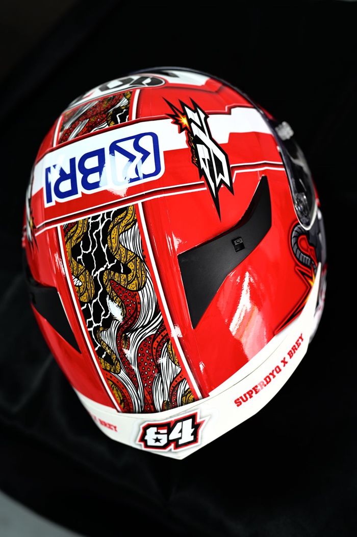 Mario Aji pamer helm untuk Moto3 2023