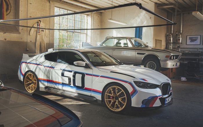 BMW 3.0 CSL dihidupkan lagi untuk merayakan 50 tahun BMW M.