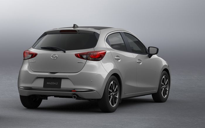 Mazda2 XD Sport+ dapat eksterior sporty dengan sentuhan hitam.