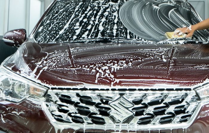 Mengusap Bodi yang Benar Mengurangi Risiko Baret Halus Saat Cuci Mobil