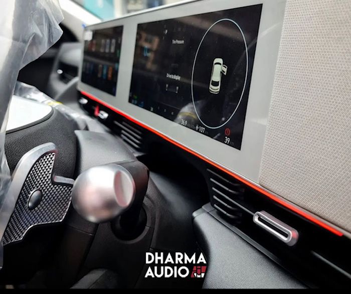 Detail ambient lighting pada mobil listrik Hyundai Ioniq 5
