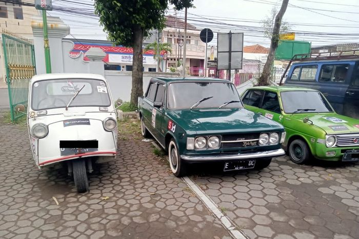 Beberapa deretan mobil yang mengikuti touring PPMKI DKI ke Cirebon.