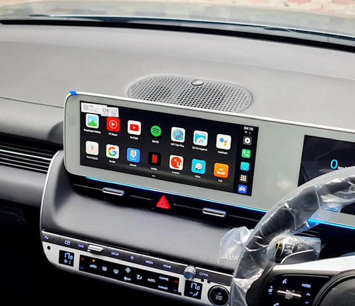 Rear Seat Entertainment bisa dikoneksikan ke sistem audio mobl melalui bluetooth