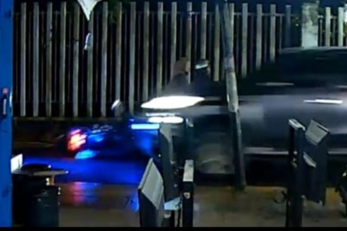Rekaman CCTV saat Mitsubishi Pajero Sport pensiunan Polisi warna hitam tabrak mahasiswa UI hingga tewas, tapi saat rekonstruksi berubah putih