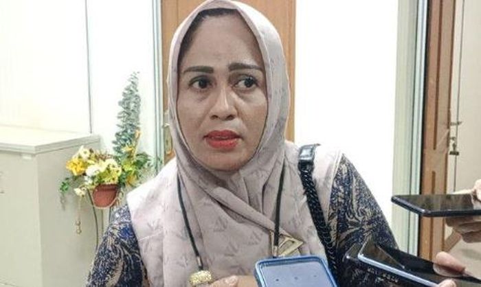 Yuliana, salah satu pengusaha SPBU di Pulau Sebatik geram dengan banyak beredarnya BBM eceran murah asal Malaysia.