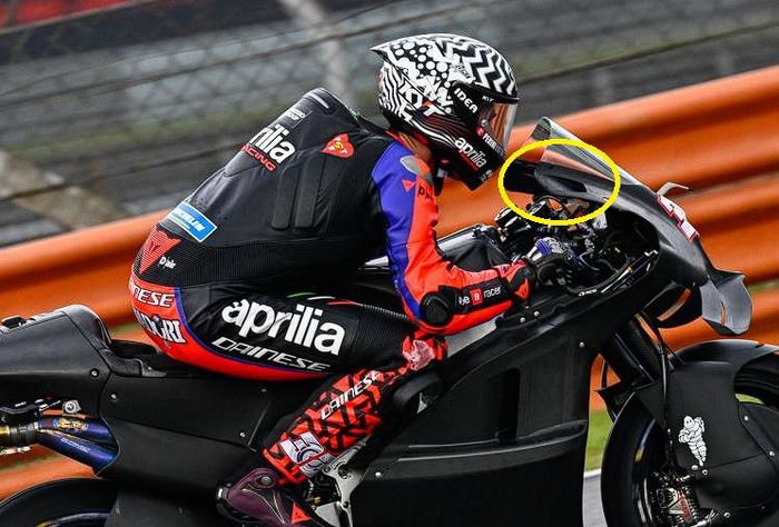 Lubang unik di bagian samping windshield motor Aprilia RS-GP, terlihat sejak hari pertama tes shakedown MotoGP 2023 di Sirkuit Sepang