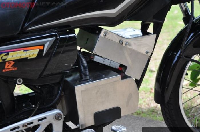 Posisi mesin Yamaha RX-King asli digantikan baterai