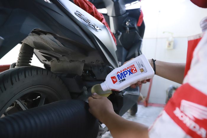 AHM Oil jual SPX2 dan MPX2 dalam kemasan 0,65 liter untuk motor matic 110 cc generasi terbaru