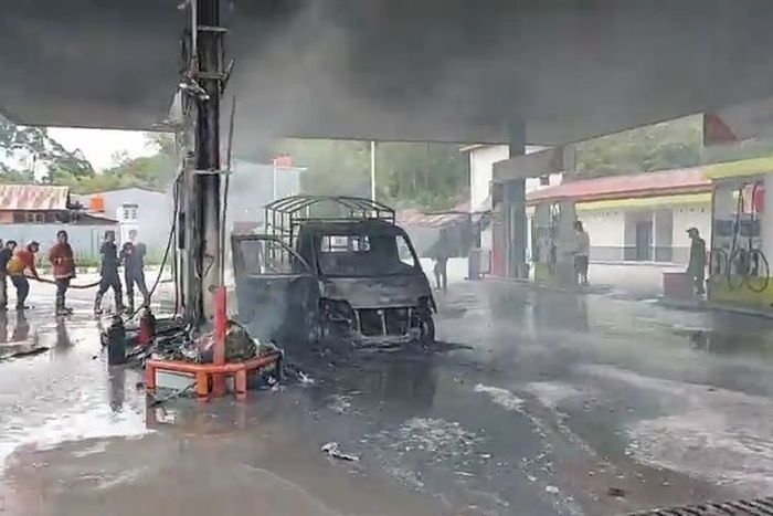 Mobil terbakar saat isi BBM di SPBU