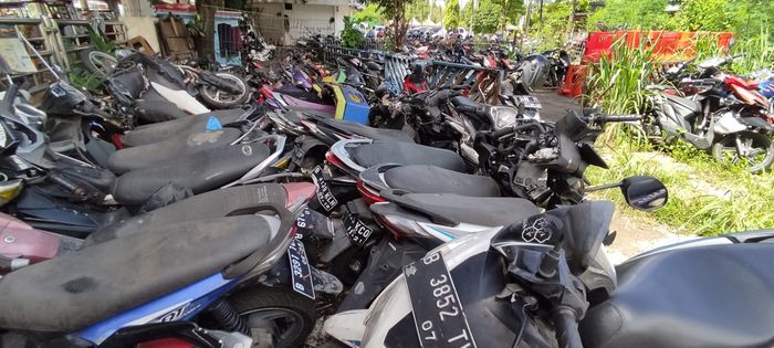 Motor mangkrak di Satlantas Polres Jakarta Timur