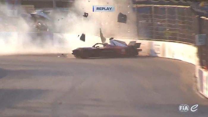 Pascal Wehrlein crash di sesi latihan bebas Formula E