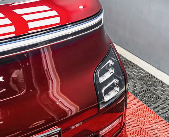 Body wrapping dilapis PPF pada mobil listrik Wuling Air EV