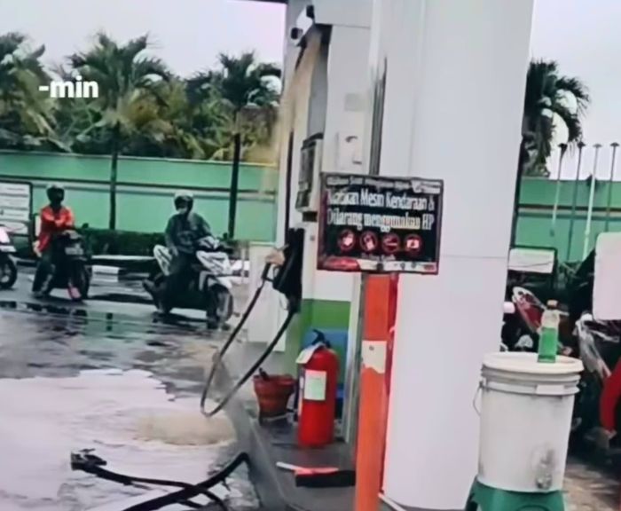 87 liter BBM Dexlite luber di salah satu SPBU Pertamina di Klaten, Jawa Tengah. 