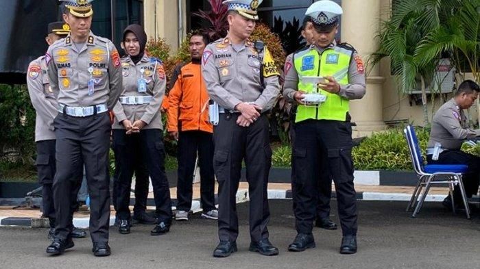 Uji coba E-TLE drone yang dilakukan sejumlah petugas dari Ditlantas Polda Banten, Senin (13/02/2023).