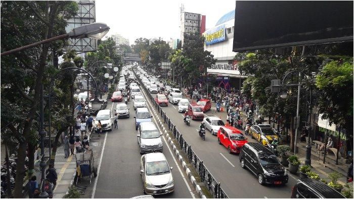 Kondisi lalu lintas di Jl Merdeka, kota Bandung, Jawa Barat
