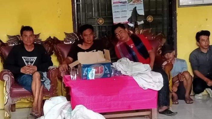 Kelima sales Jaket asal Garut korban fitnah, dituduh penculik anak saat berdagang di desa Terusan, Karang Jaya, Musi Rawas Utara, Sumsel