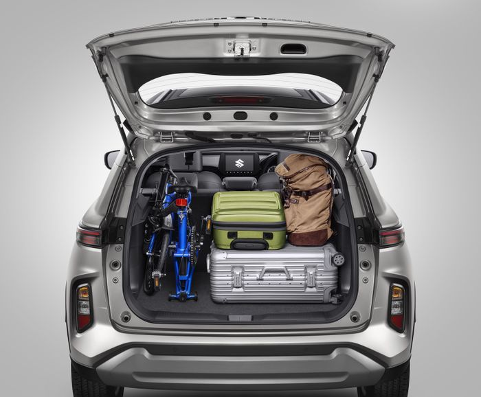 Ruang bagasi Suzuki Grand Vitara  mampu menampung banyak baranfg         