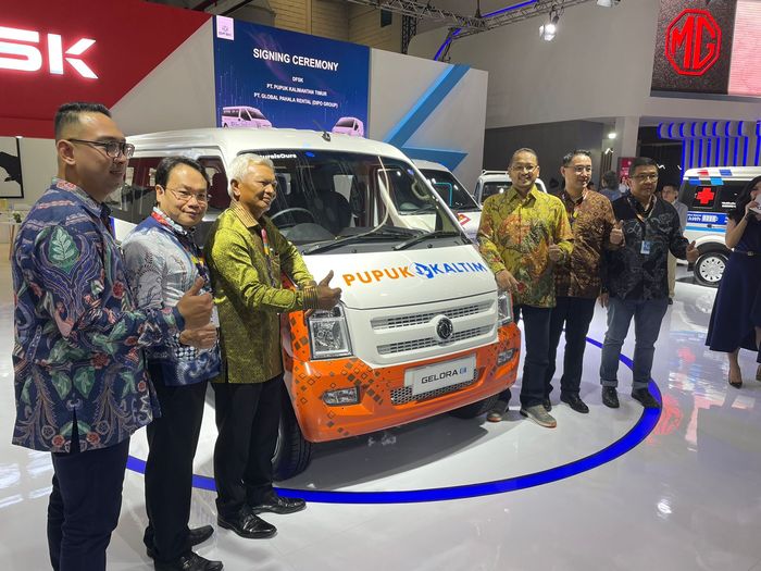  PT Pupuk Kalimantan Timur (Pupuk Kaltim/PKT) bekerja sama dengan DFSK suplai kendaraan listrik sebagai lini operasional pabrik.