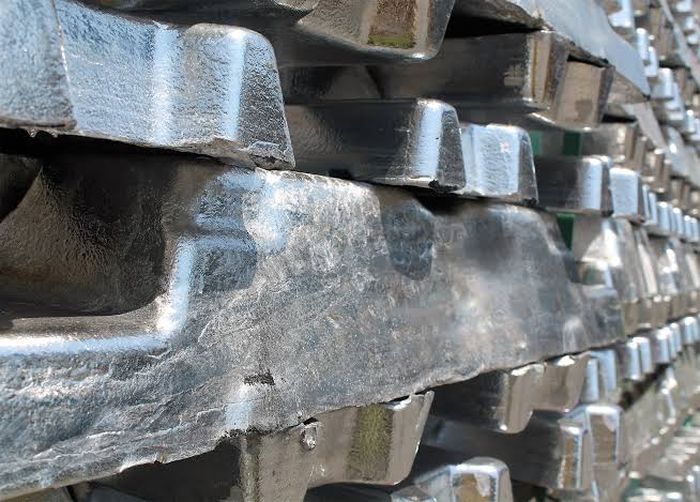 ILUSTRASI. Bahan Mentah Material Logam Aluminium Grade AlSi7