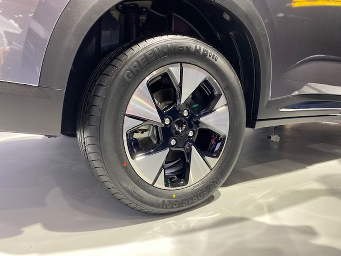 Wuling Alvez disarankan pakai pelek dengan offset sekitar 42-45 mm agar bebas gesrot.