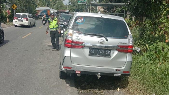 Daihatsu Xenia yang menabrak Mitsubishi Pajero Sport di desa Rambung Baru, Sibolangit, Deli Serdang, Sumatera Utara