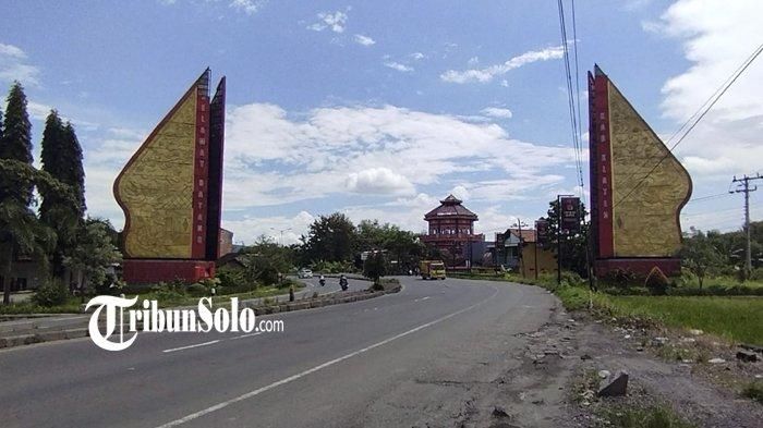 Tugu Wayang di Tegalgondo, Delanggu, Klaten yang menjadi titik keluar tol Solo-Jogja saat mudik lebaran 2023