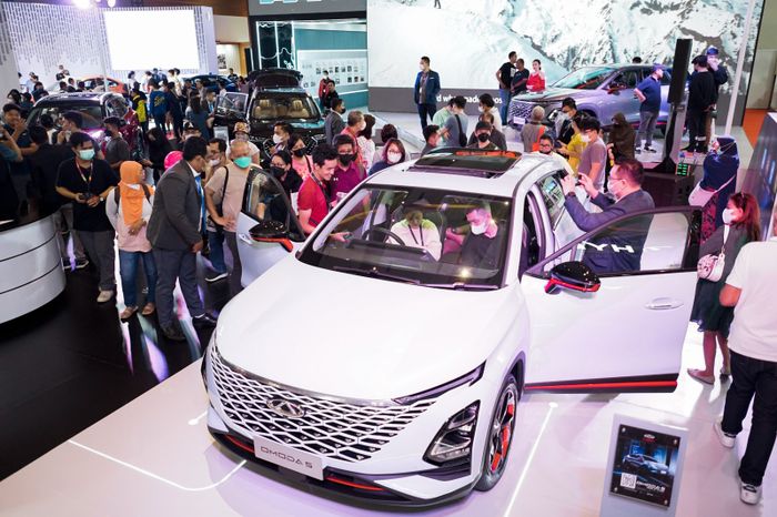 Chery OMODA 5 diserbu pengunjung IIMS 2023.