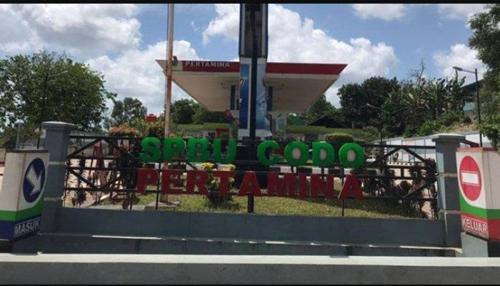 Akali pompa bensin, SPBU CODO Pertamina di Kecamatan Sagulung, Batam disegel karena rugikan konsumen.