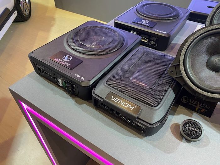 Subwoofer aktif punya karakter dentuman bass berbeda.
