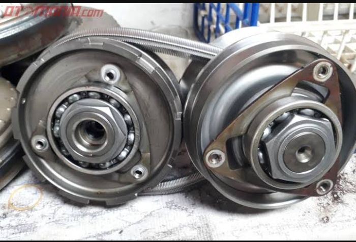 Pulley dan belt pada transmisi mobil matic CVT