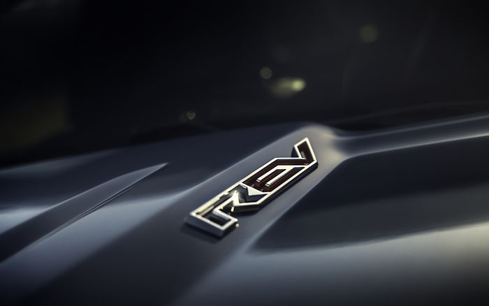 Emblem REV pada Ram 1500 REV.