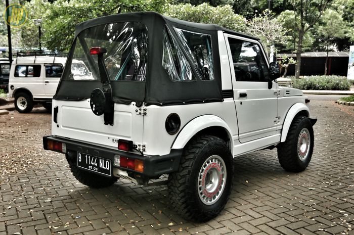 Tampilan Jimny Sierra kombinasi modifikasi ala speed offroad