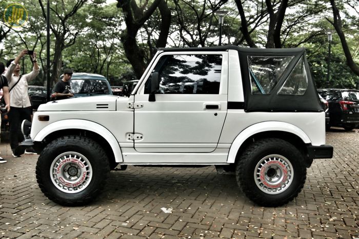 Tongkrongan Jimny asik dengan bermodalkan pelek rally OZ Racing