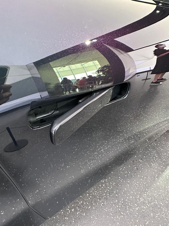 Handel pintu mirip yang ada di Ioniq 5