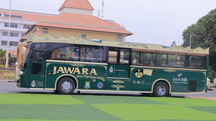 Armada bus Jawara.