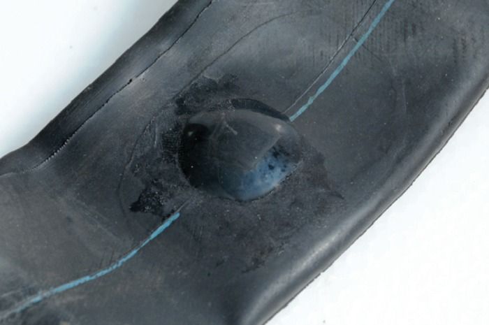 Ilustrasi tambal ban dalam