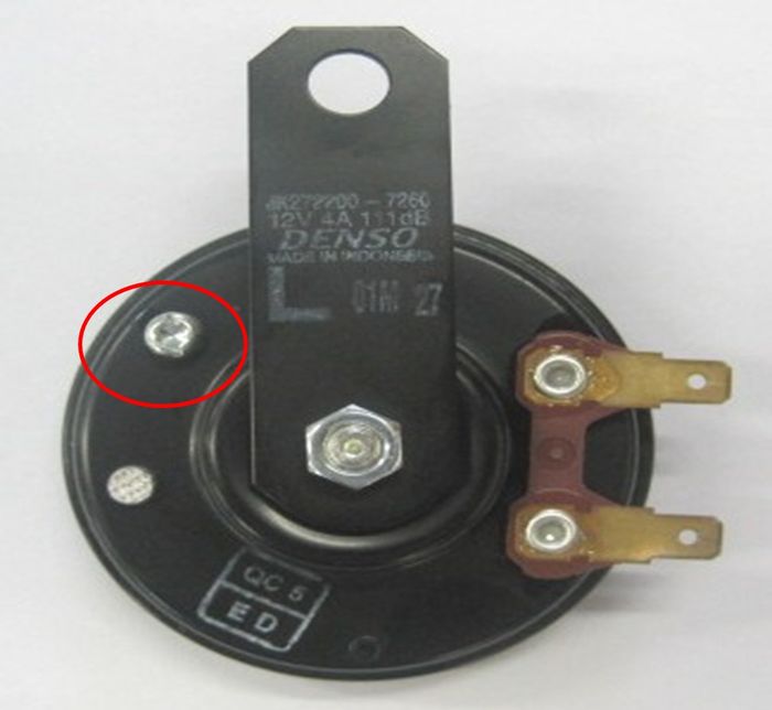 Head Screw klakson Denso yang asli dibuat dengan desain yang spesial dan tidak terlalu cekung