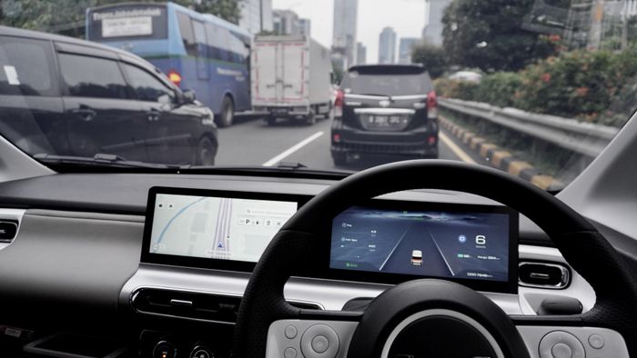 Arus Lalu Lintas Ruas Tol Dalam Kota Menuju Bekasi yang Padat Merayap