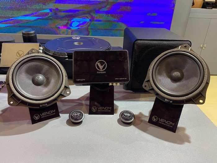 Paket audio mobil listrik dari Venom