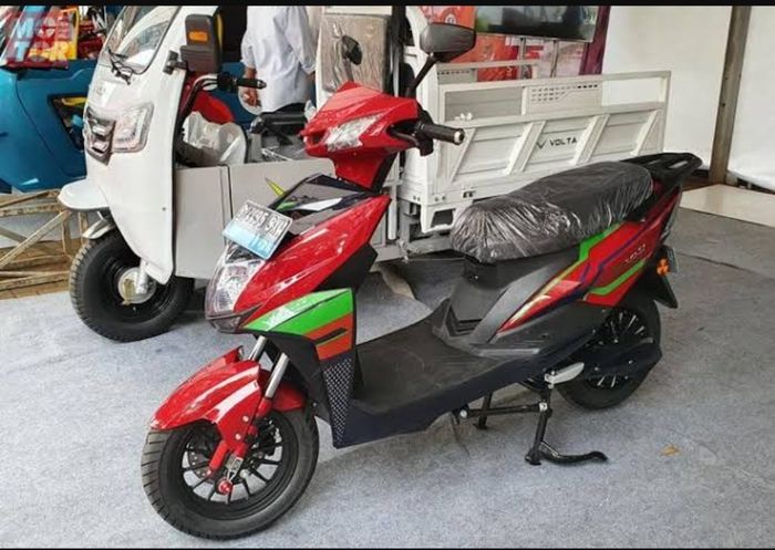 Beli motor listrik Volta 401 dapat insentif Rp 7 juta. Harganya jadi Rp 9 jutaan OTR Jawa.