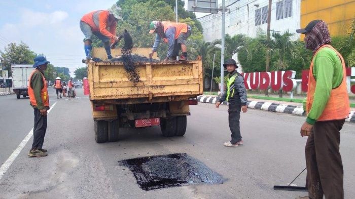 ilsutrasi perbaikan jalan yang akan dilakukan di Jateng sebelum mudik Lebaran 2023.