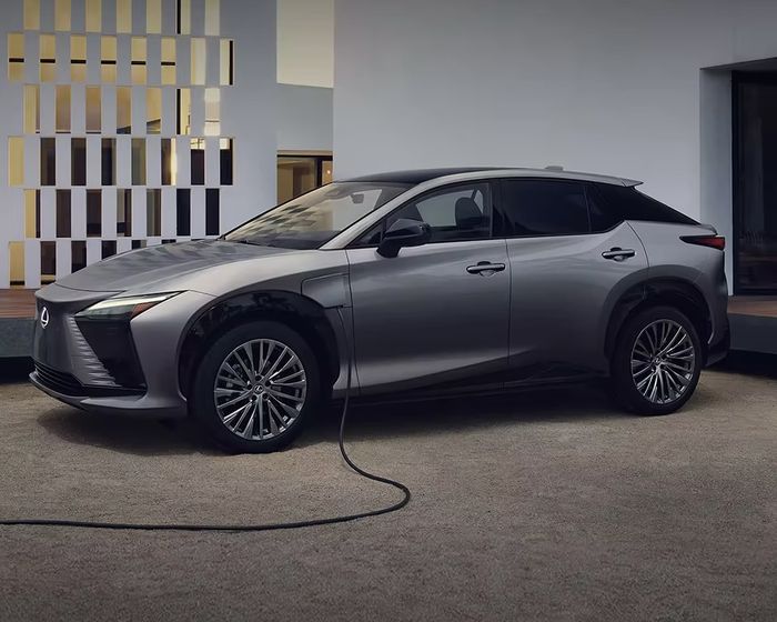 Mobil Listrik Lexus RZ