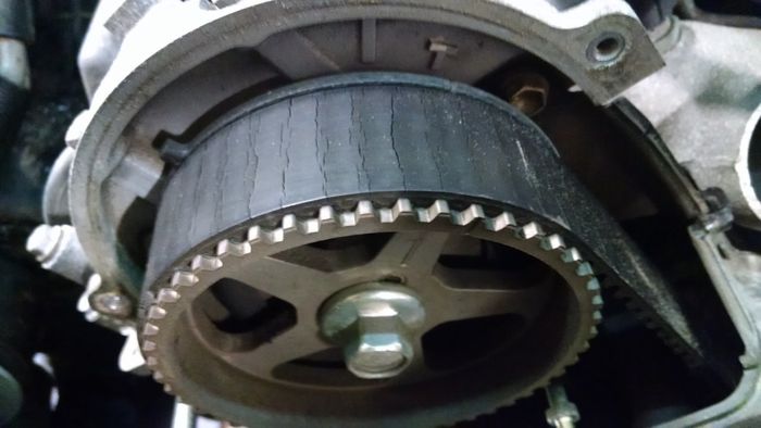 Ilustrasi timing belt mulai retak